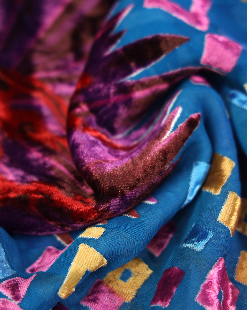 ABSTRACT PATTERN SILK BRASSO VELVET FABRIC