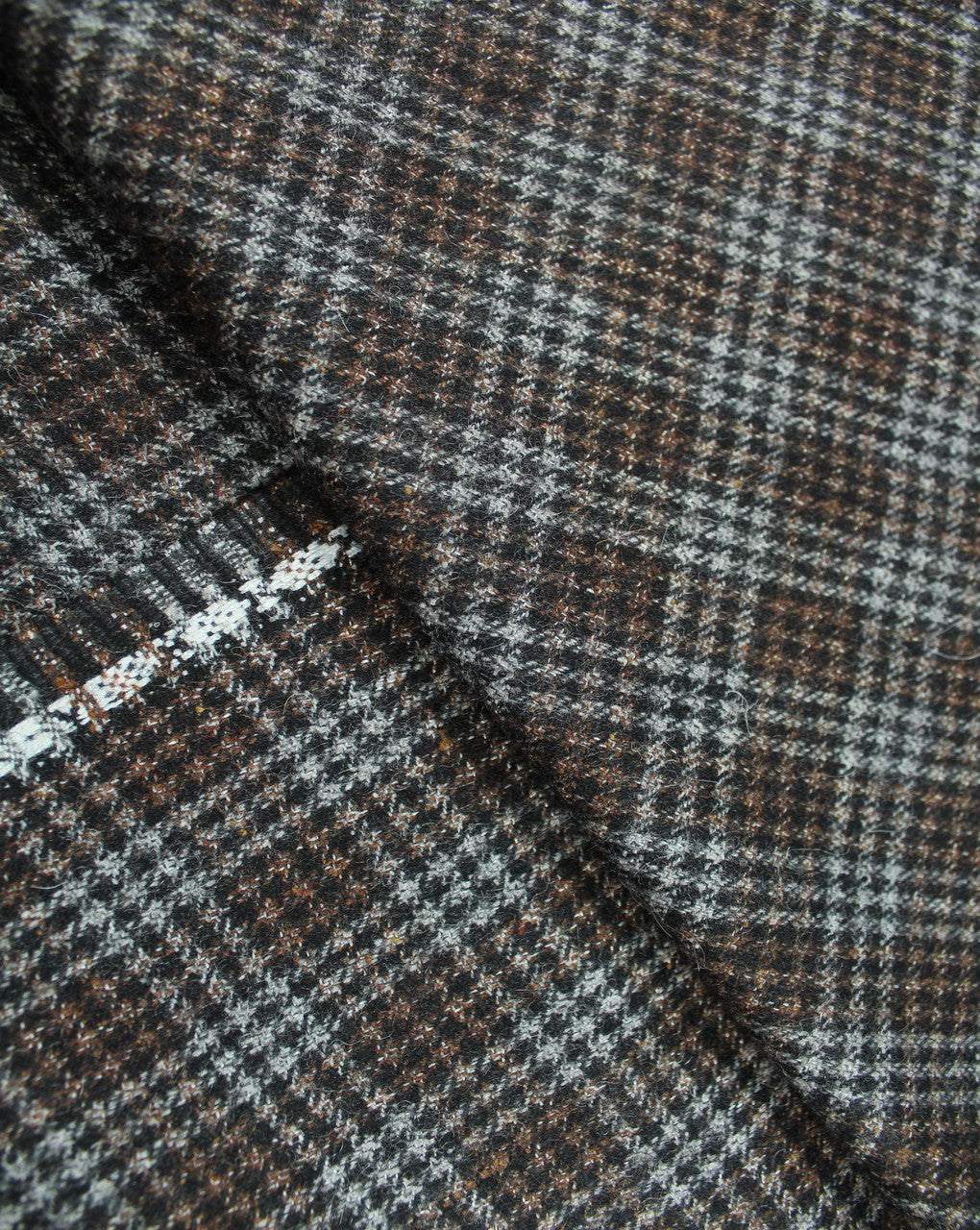 Black And Grey Glen Checks Pattern Woolen Felt Fabric.